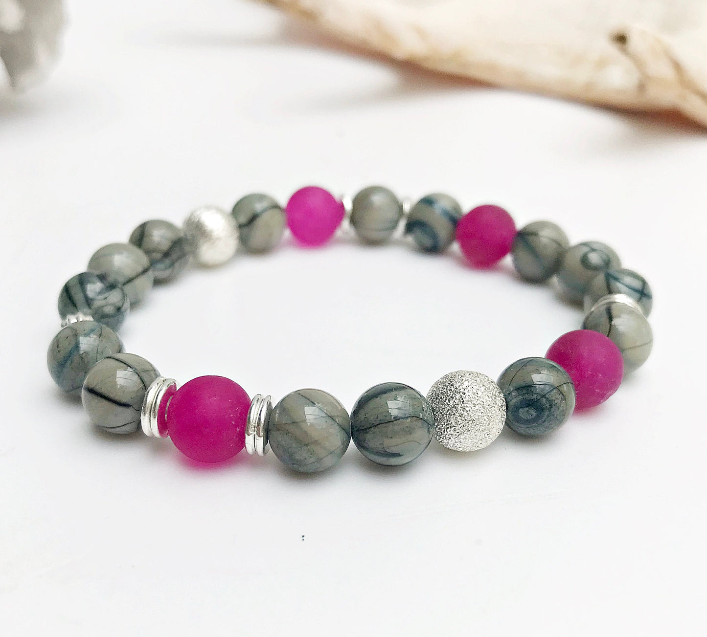 Boho Silver Shell and Jade Beaded Bracelet | Handmade Elastic Women's Jewelry | Gray Pink Gemstone Arm Candy