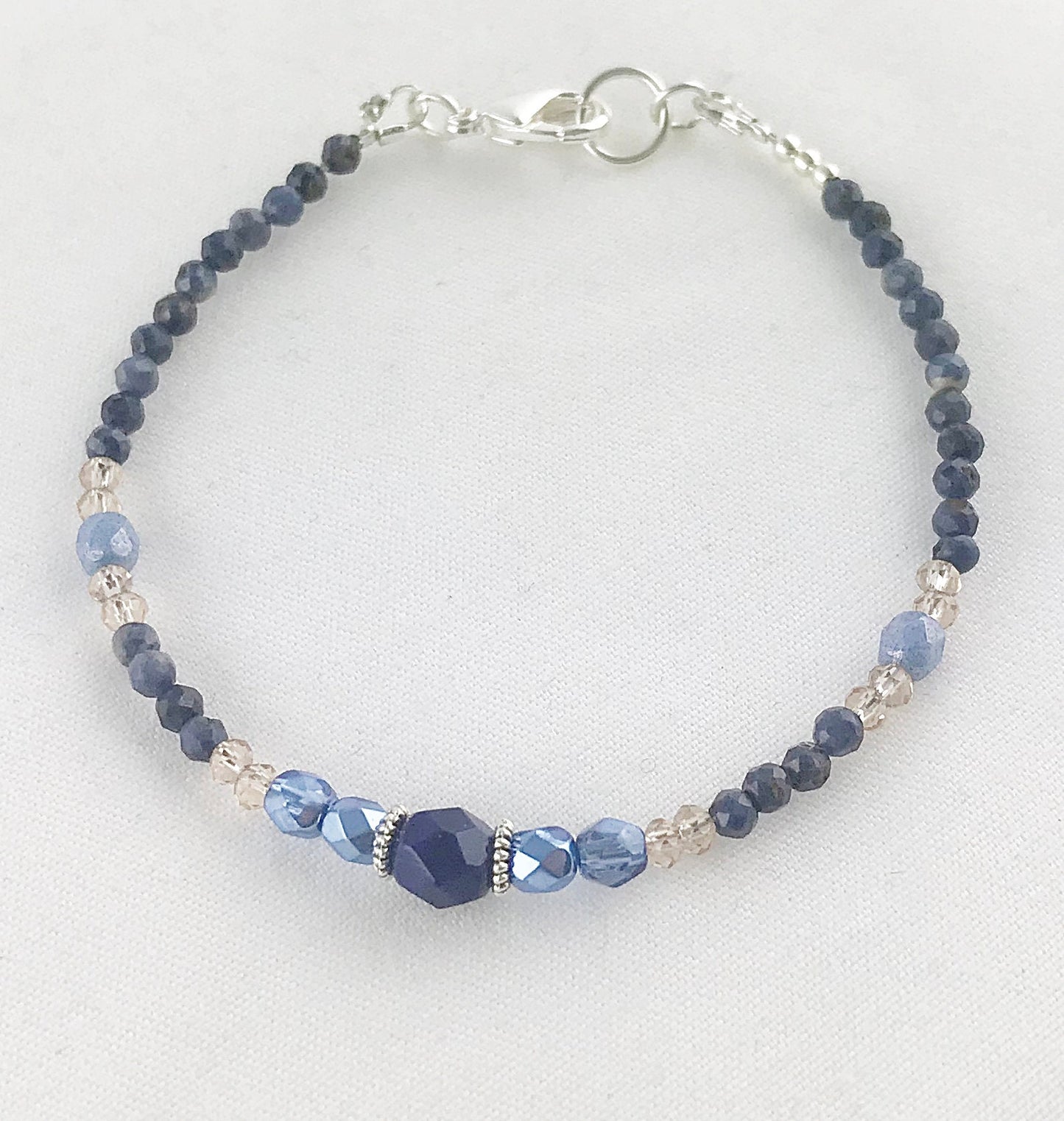 Delicate Sapphire Boho Bracelet | Silver-Plated Beaded Jewelry | 18.5cm Bohemian Gemstone Accessory