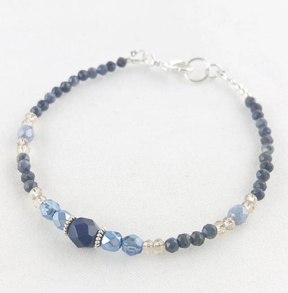 Delicate Sapphire Boho Bracelet | Silver-Plated Beaded Jewelry | 18.5cm Bohemian Gemstone Accessory