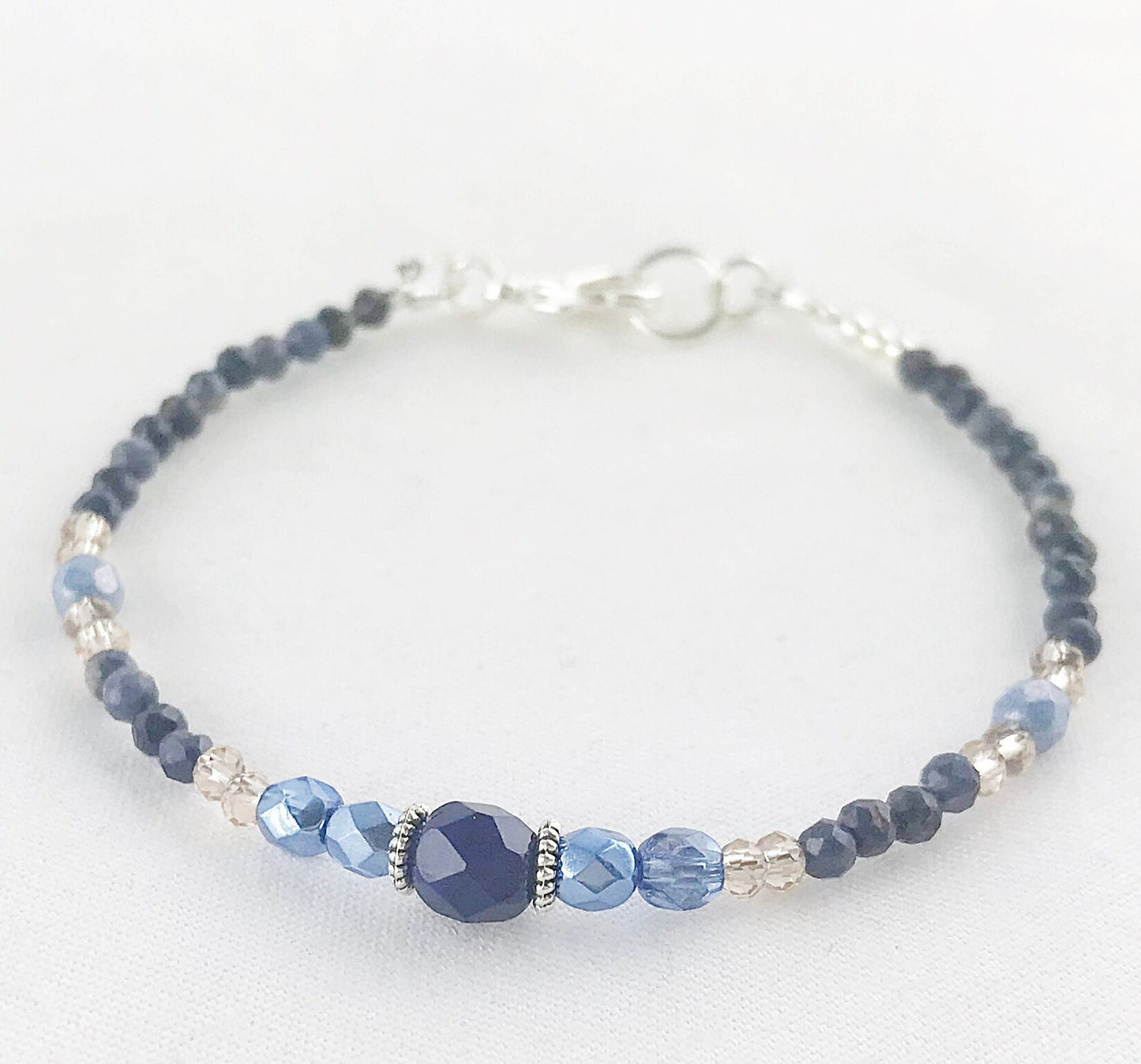 Delicate Sapphire Boho Bracelet | Silver-Plated Beaded Jewelry | 18.5cm Bohemian Gemstone Accessory