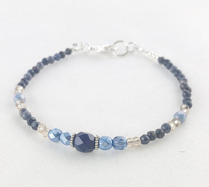 Delicate Sapphire Boho Bracelet | Silver-Plated Beaded Jewelry | 18.5cm Bohemian Gemstone Accessory