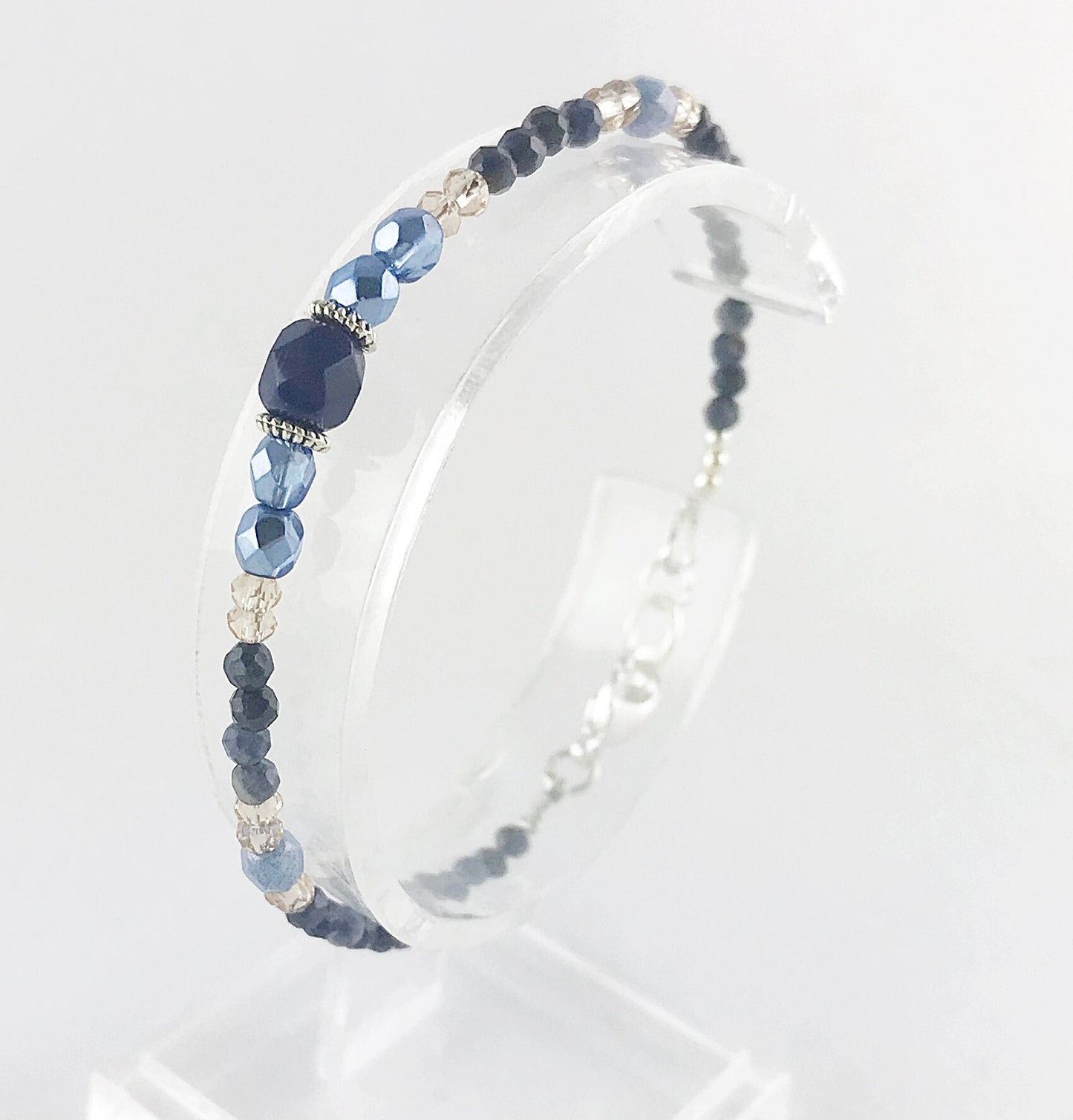 Delicate Sapphire Boho Bracelet | Silver-Plated Beaded Jewelry | 18.5cm Bohemian Gemstone Accessory