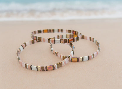 Coral Bay Beaded Bracelet | Boho Ibiza Style | Gold Salmon White | Delicate Summer Jewelry